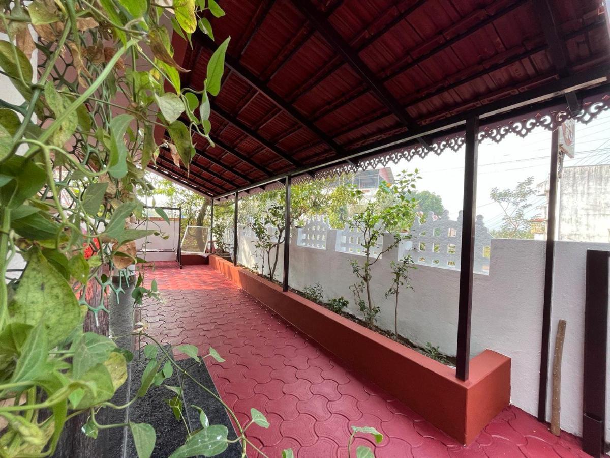 Gayatri Homestay Ratnāgiri Buitenkant foto