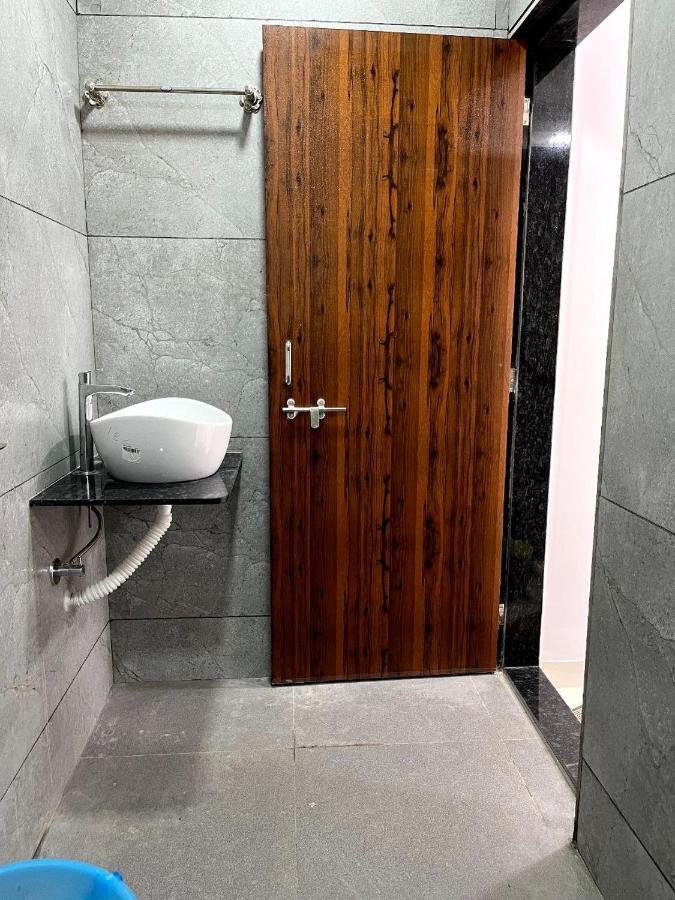 Gayatri Homestay Ratnāgiri Buitenkant foto
